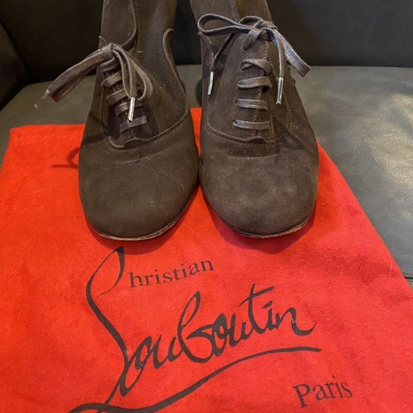 ADORABLE brown suede lace up Louboutin Red Bottom COPMFORTABLE booties 38 1/2 - Picture 2 of 9